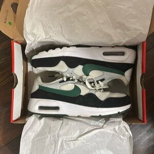 Nike Air Max SC Size W 8.5/ M 7, white/gorge green/black, in original box